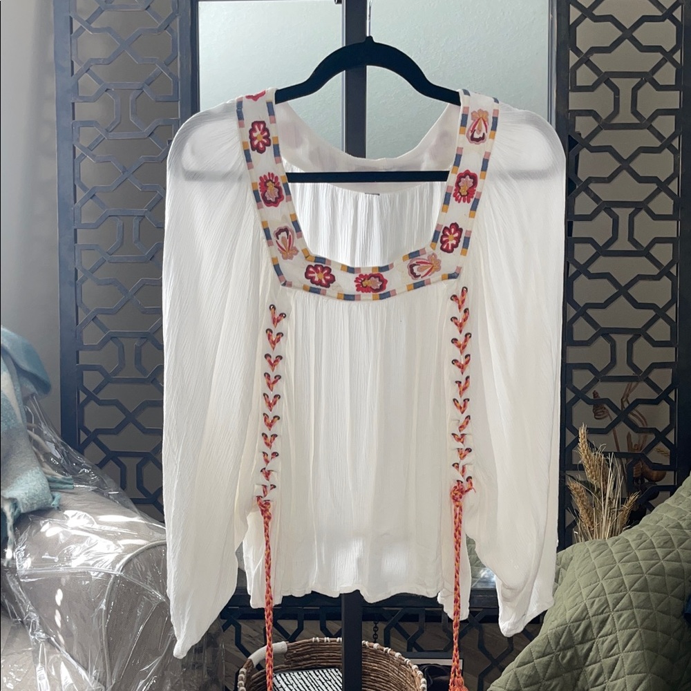 HOBO White Blouse with Floral Accents